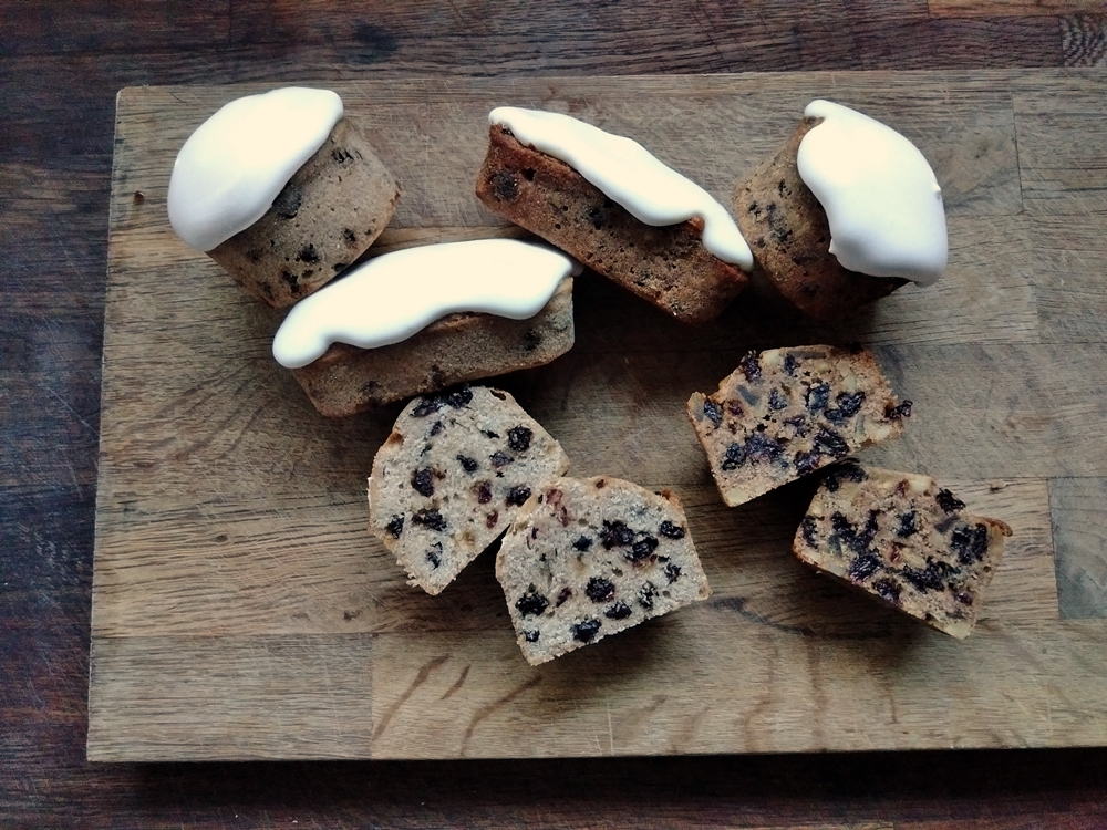 Twelfth Cakes, circa 1800 (left) from a manuscript recipe book, and James Jenks' 1768 recipe (right).